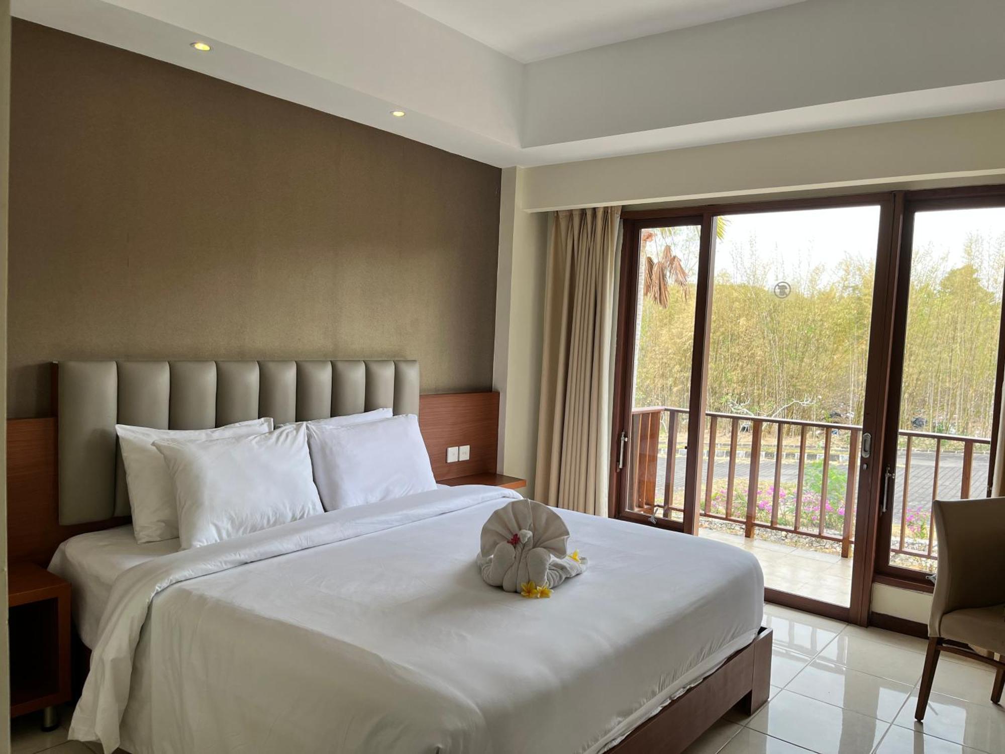 New Kuta Hotel By Lorin Uluwatu Exteriör bild