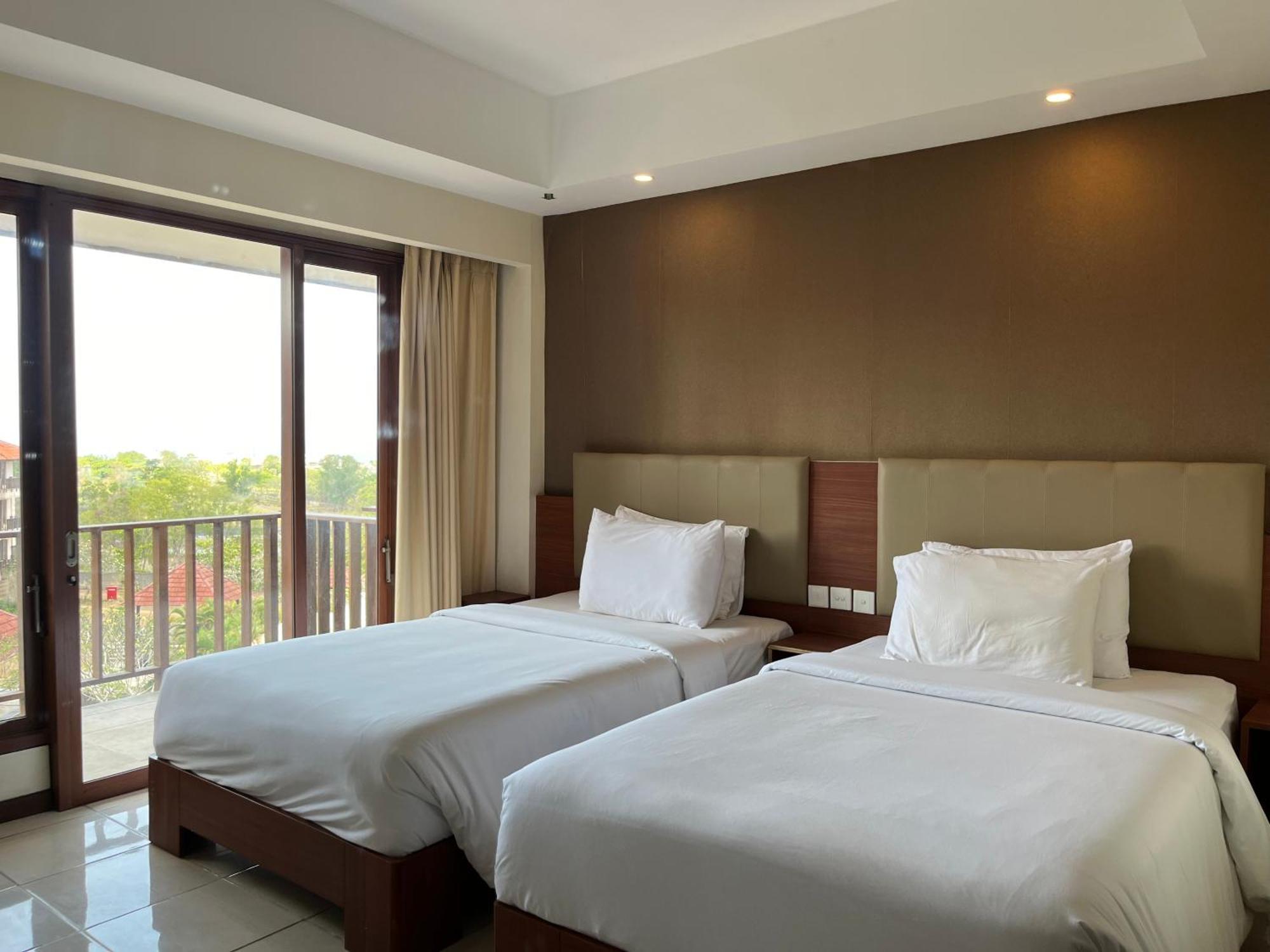 New Kuta Hotel By Lorin Uluwatu Exteriör bild